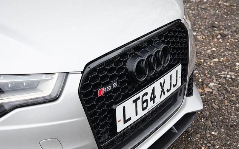 Usado Audi RS6 Advanced 560 HP (411 kW) 2014 Prateado Carrinha