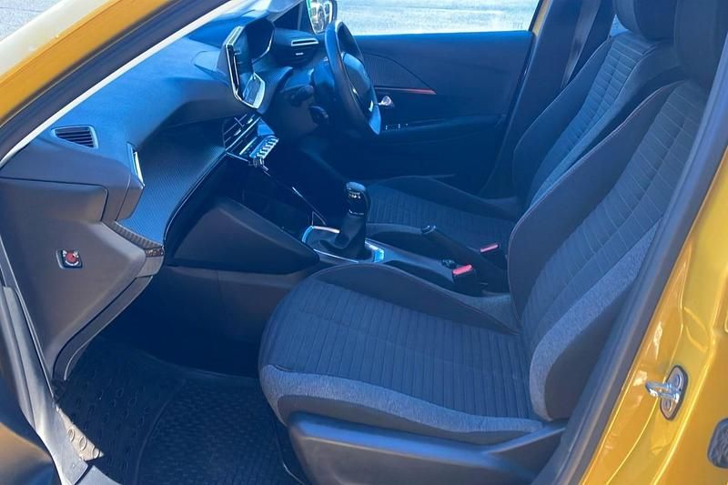 Used Peugeot 208 Active+ 75 HP (55 kW) 2023 Yellow Hatchback
