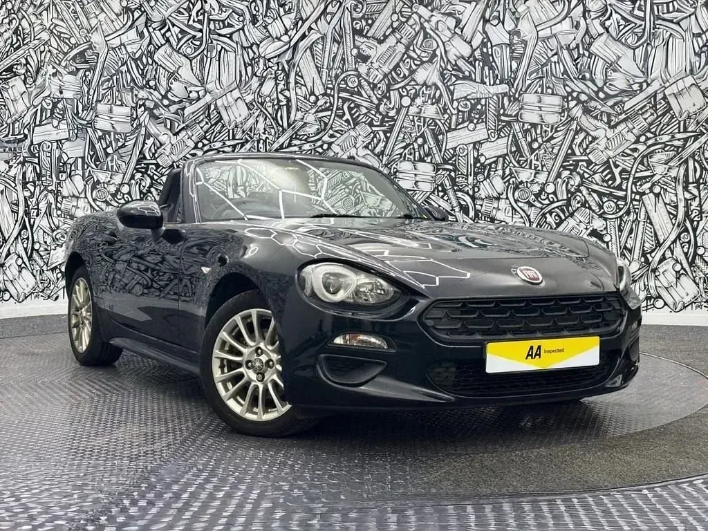 Usado Fiat 124 Spider Classica 140 HP (102 kW) 2018 Preto Cabrios