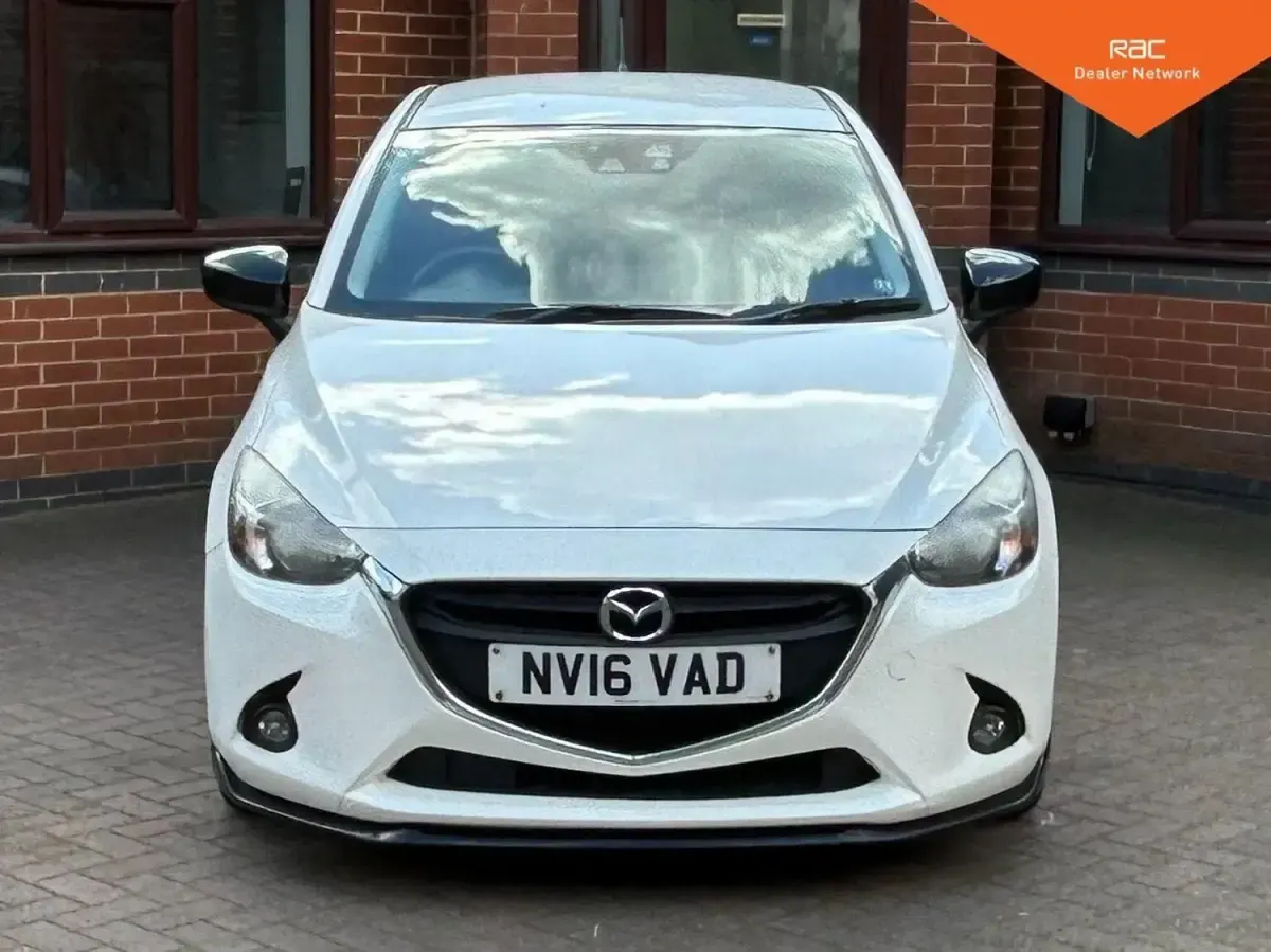 Begagnad Mazda 2 Inclusive 2016 Vit Halvkombi