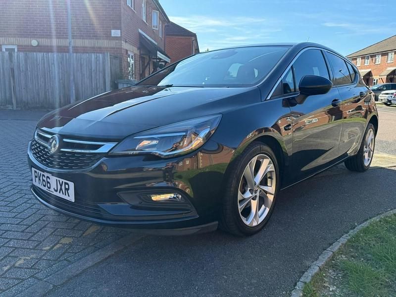 Used Vauxhall Astra SRi 150 HP (110 kW) 2016 Black Hatchback