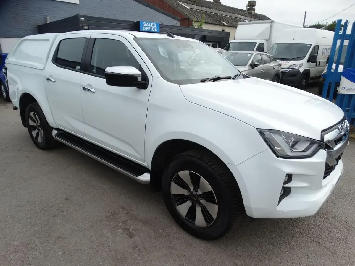 Used Isuzu D-Max 163 HP (119 kW) 2022 White Pickup