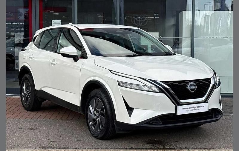 Used Nissan Qashqai Acenta Premium 155 HP (114 kW) 2022 White SUV