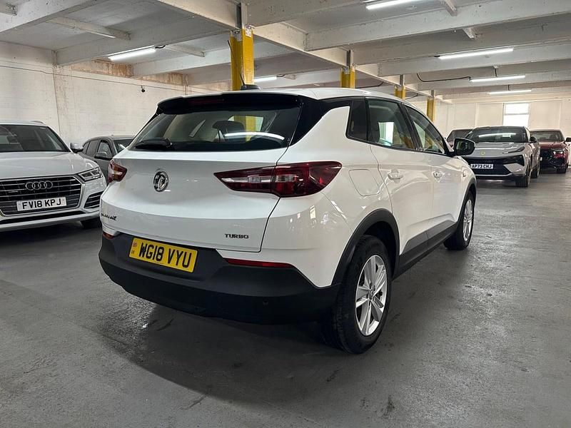 Second-hand Vauxhall Grandland X 2018 Alb SUV