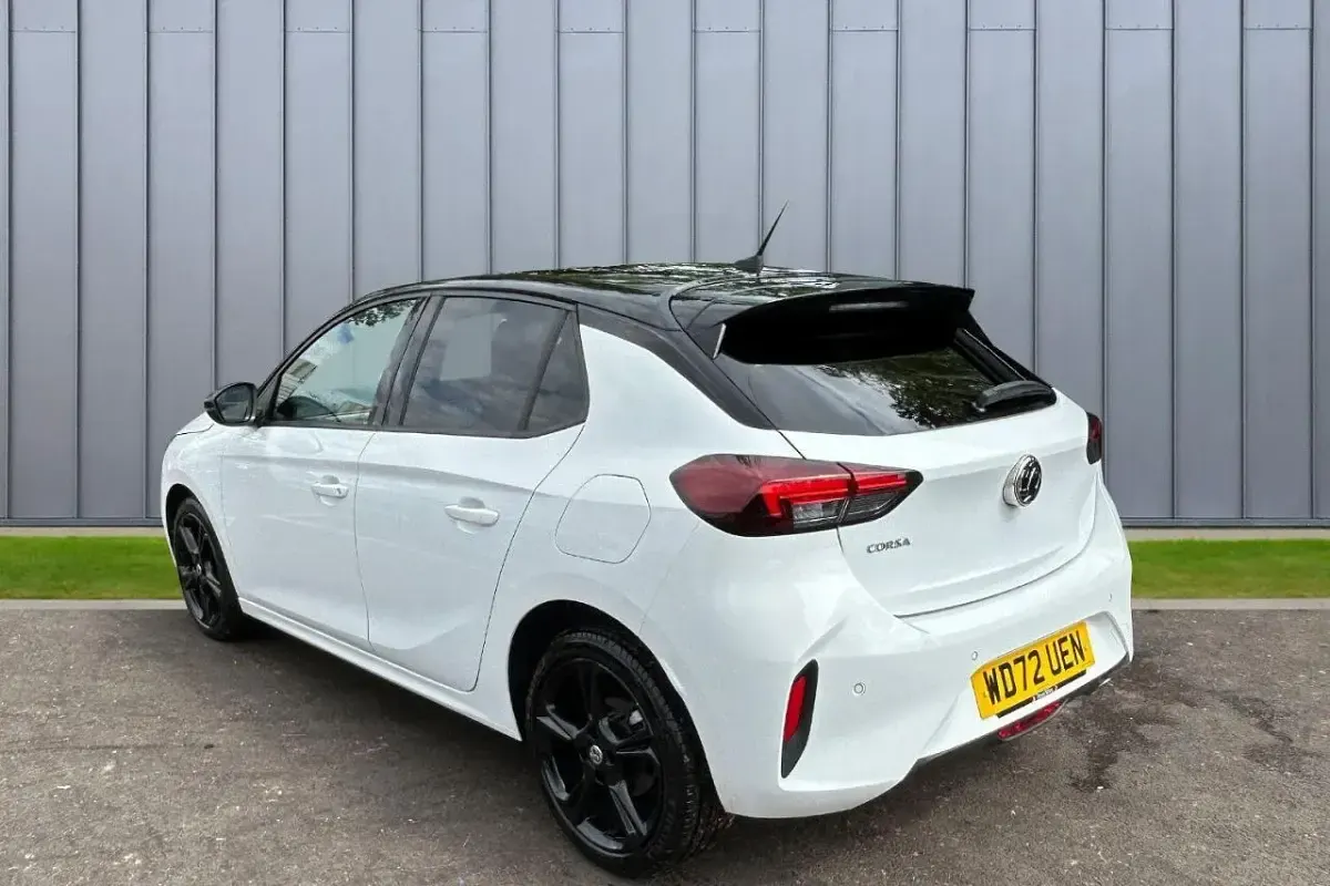 Used Vauxhall Corsa S 99 HP (72 kW) 2023 White Hatchback