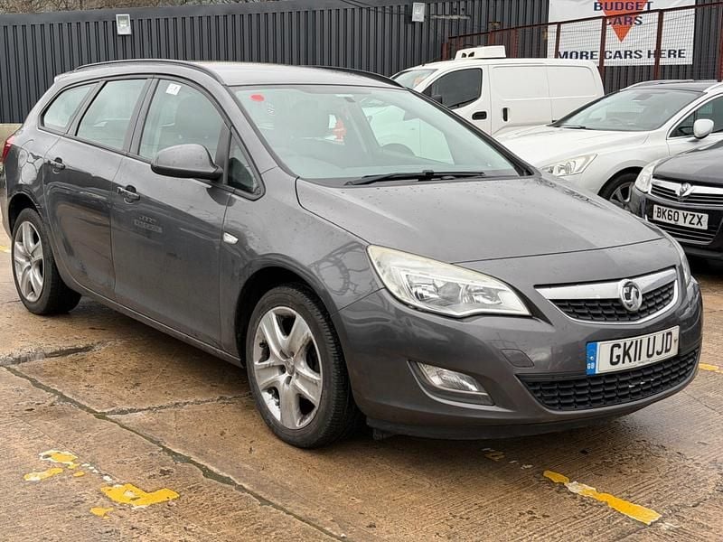 Grey Used 2011 Vauxhall Astra Estate | £999 (Good price) - Image 1/4