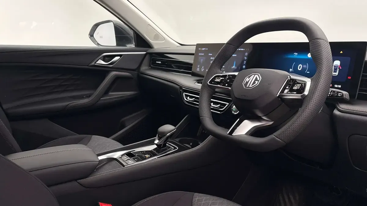 New MG HS SE 224 HP (164 kW) 2025 Metallic  white pearl SUV