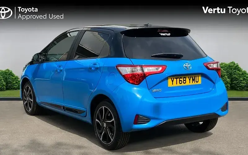 Used Toyota Yaris 111 HP (81 kW) 2017 Blue Hatchback