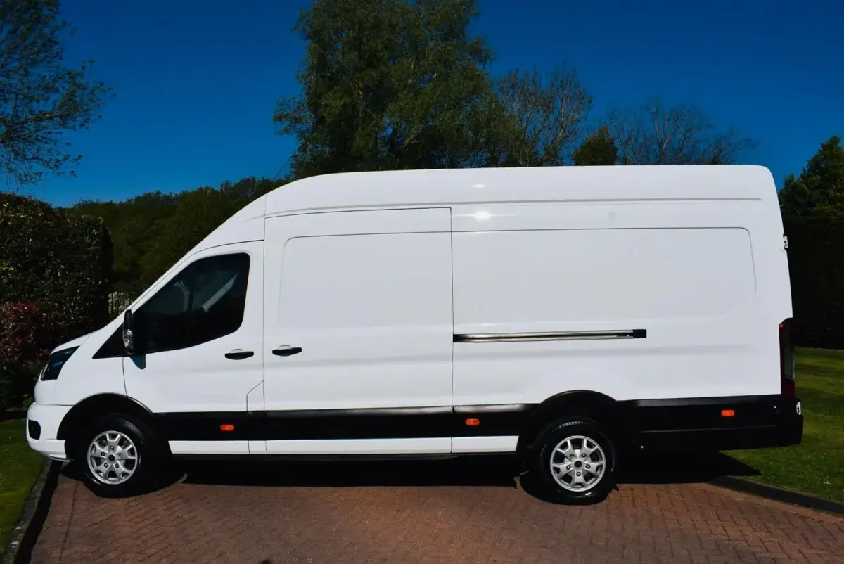 Usado Ford Transit Limited 185 CV (136 kW) 2022 Blanco Van
