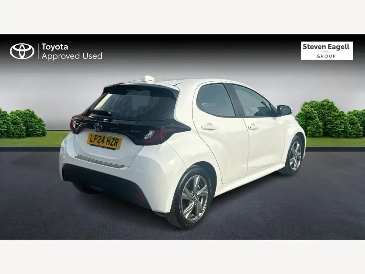 Usado Toyota Yaris Hybrid 2024 Branco Citadino