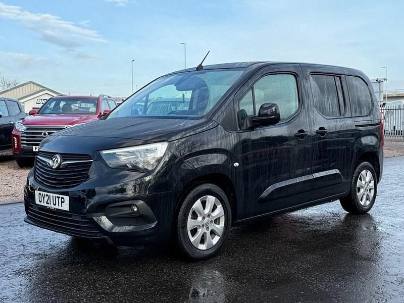 Second-hand Vauxhall Combo 130 CP (95 kW) 2021 Negru Monovolum