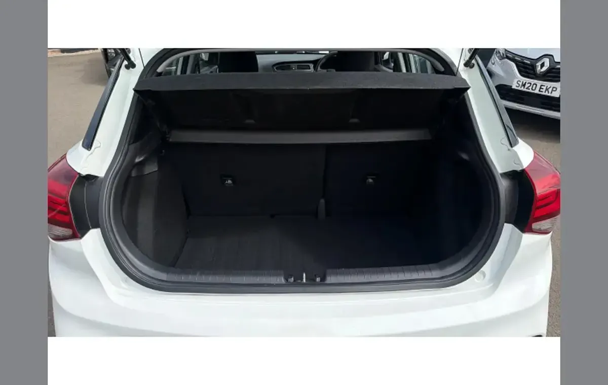 Used Hyundai i20 75 HP (55 kW) 2018 White Hatchback