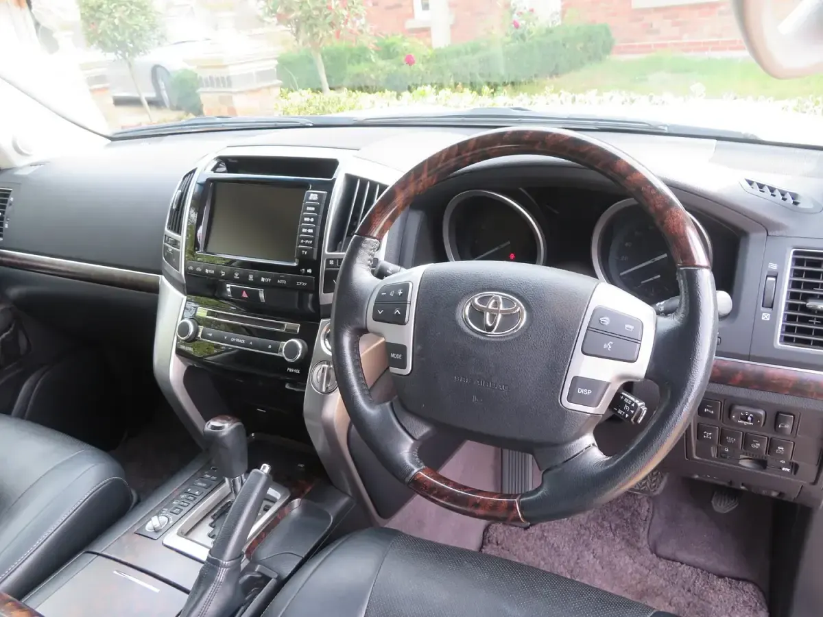 Used Toyota Land Cruiser 318 HP (233 kW) 2014 White SUV