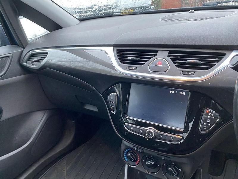 Second-hand Vauxhall Corsa Design Edition 75 CP (55 kW) 2017 Albastru Hatchback