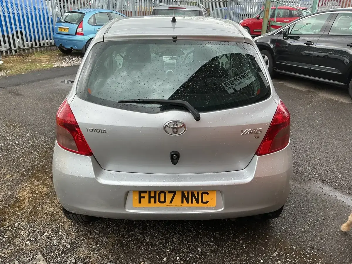 Used Toyota Yaris T2 68 HP (50 kW) 2007 Silver Hatchback