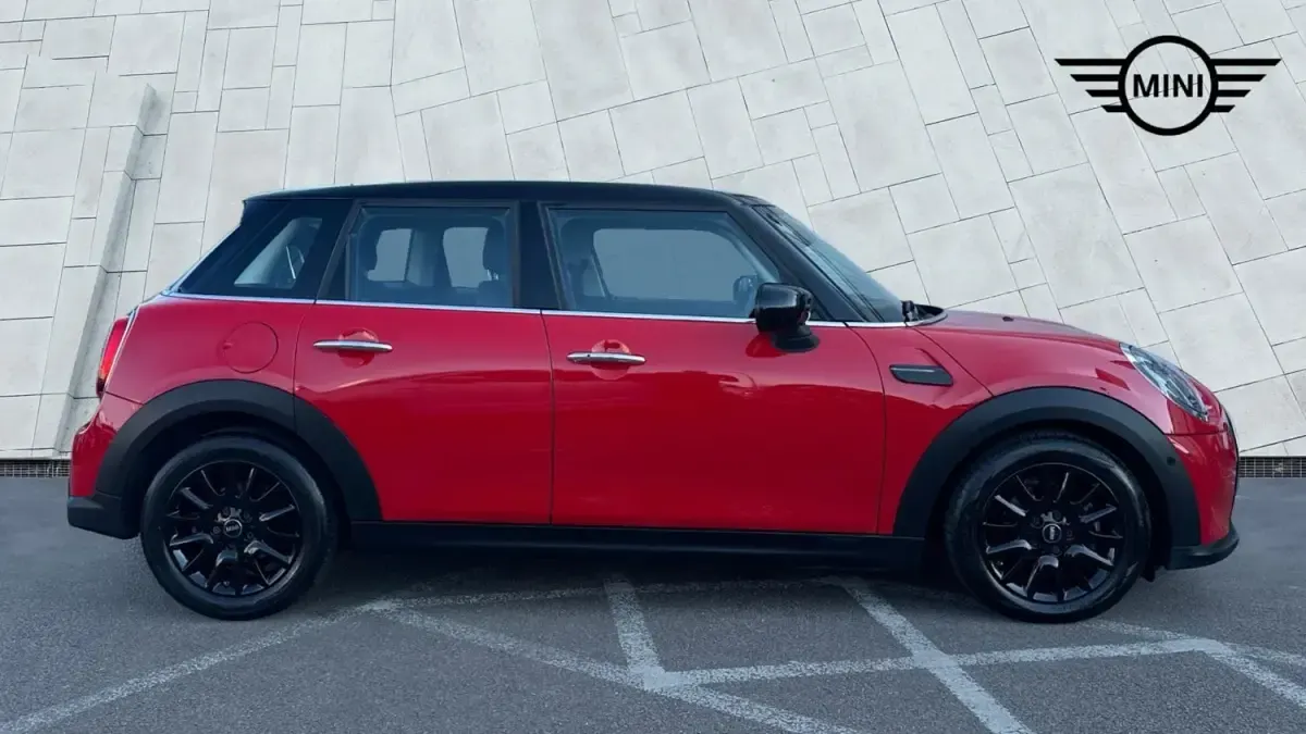 Usado Mini Cooper Classic 134 HP (98 kW) 2022 Vermelho Citadino