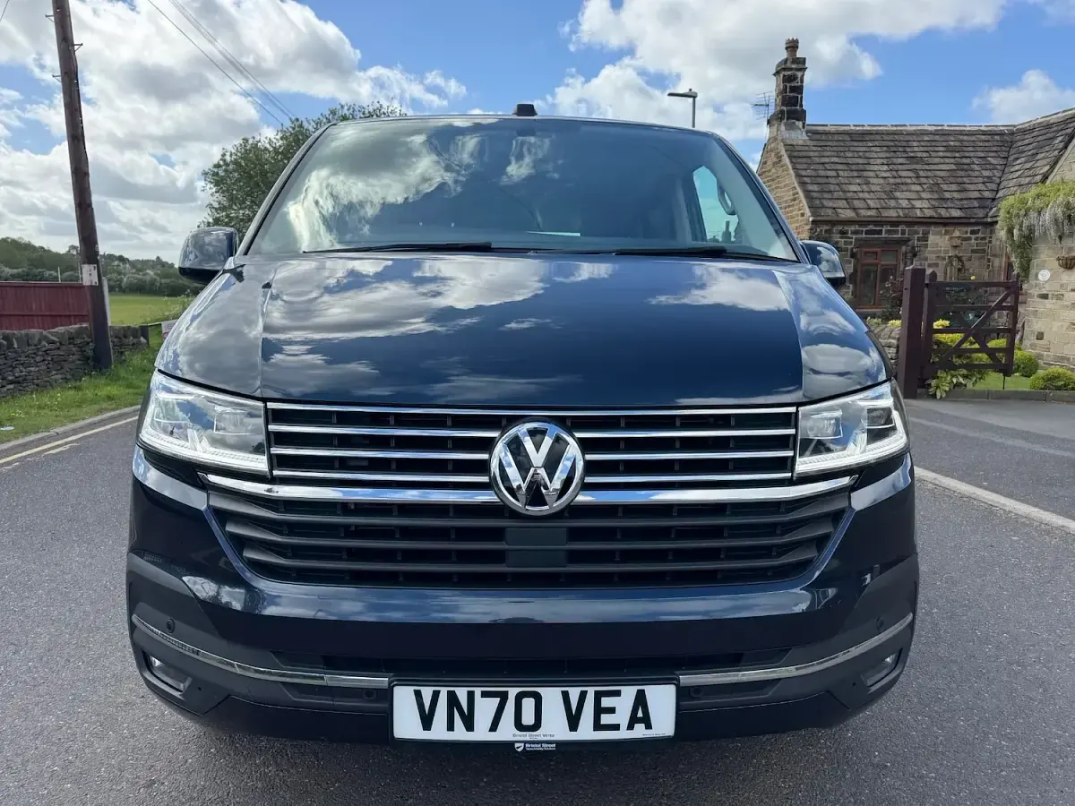 Used VW Caravelle Executive 201 HP (147 kW) 2020 Blue Van