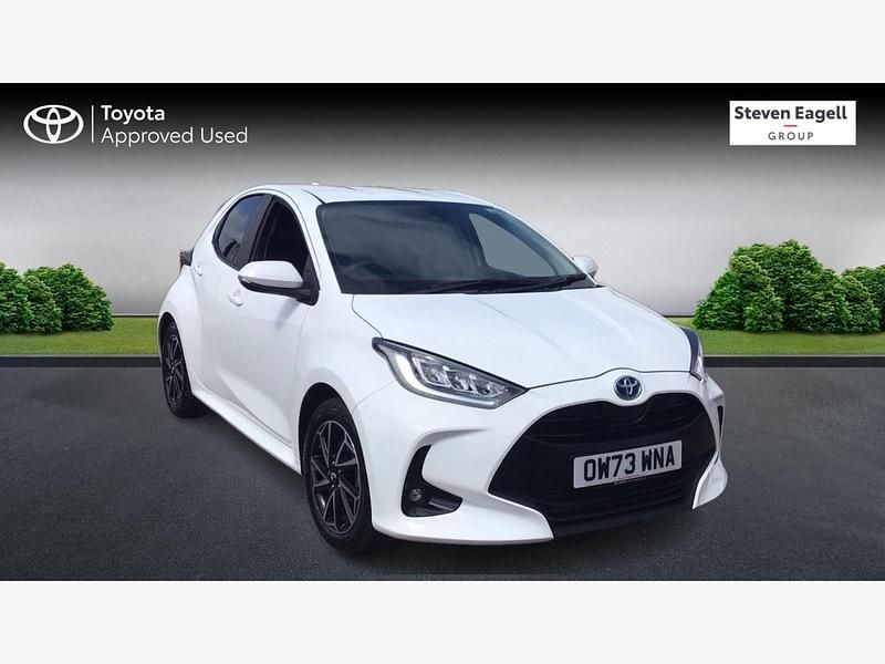 White Used 2024 Toyota Yaris Hybrid Design Hatchback | £17,143 (Good price) - Image 1/3