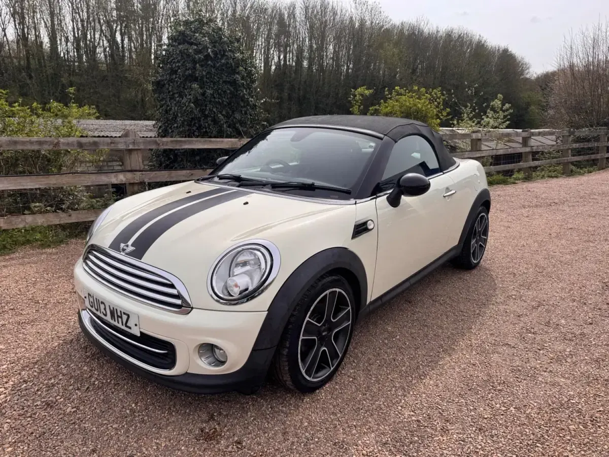 Usado Mini Cooper Cabriolet 122 HP (89 kW) 2013 Branco Cabrios