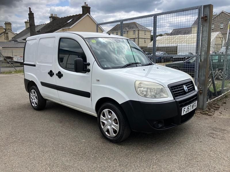 White Used 2007 Fiat Doblò MPV | £1,999 (Fair price) - Image 1/4