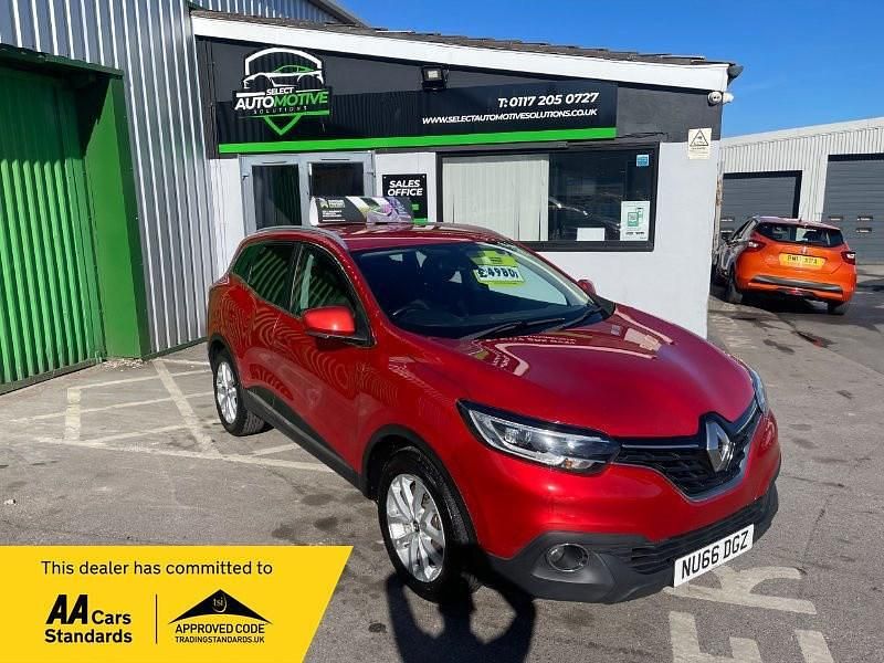 Red Used 2016 Renault Kadjar Dynamique SUV | £4,980 (Fair price) - Image 1/4
