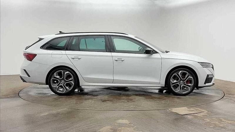 Used Skoda Octavia vRS 180 HP (132 kW) 2022 Moon white metallic Estate