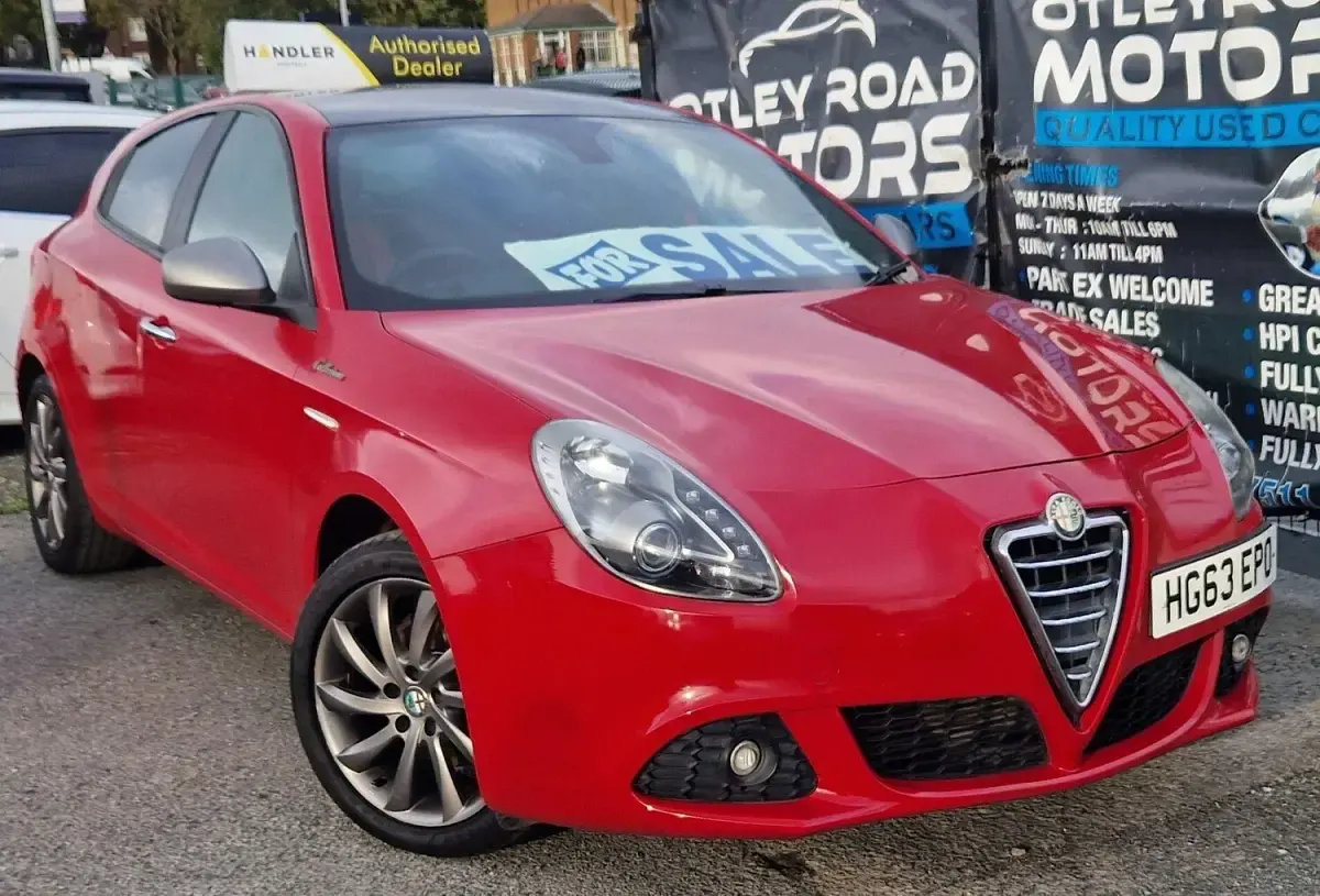 Begagnad Alfa Romeo Giulietta 105 HK (77 kW) 2014 Röd Halvkombi