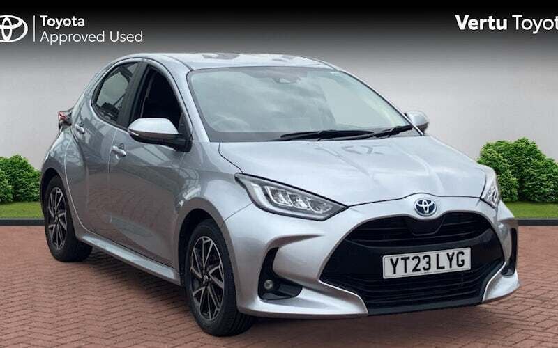 Used 2025 Toyota Yaris Hybrid Design Hatchback | £16,613 (Super price) - Image 1/4