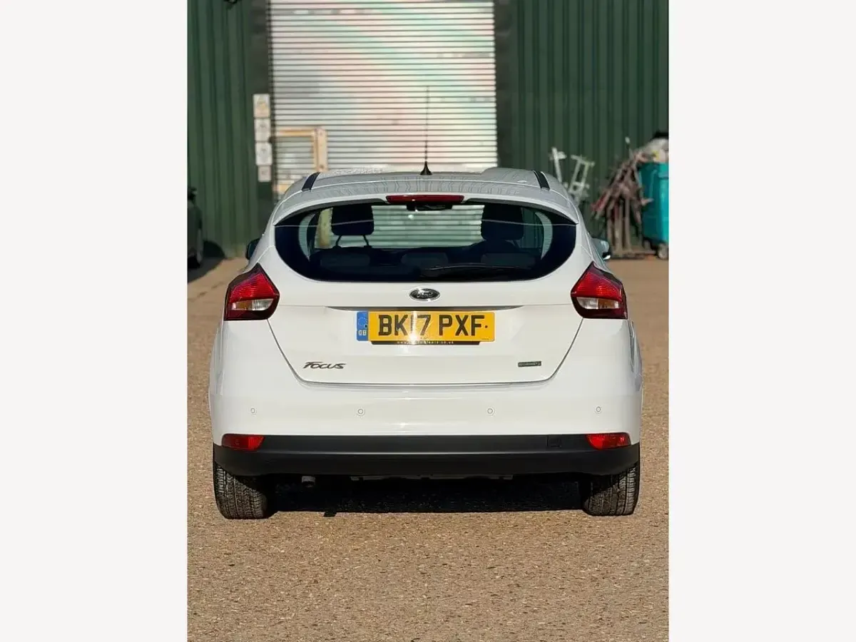 Używany Ford Focus Titanium 125 KM (91 kW) 2017 Biały Hatchback