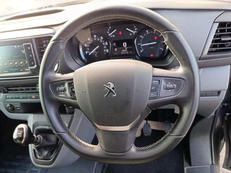 Used Peugeot Expert Premium 142 HP (104 kW) 2022 Grey Van