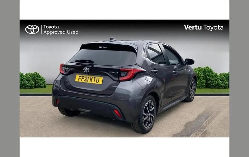 Used Toyota Yaris Hybrid Design 116 HP (85 kW) 2021 Grey Hatchback