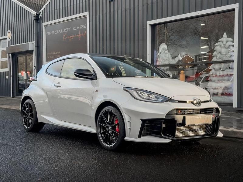 Used Toyota Yaris 272 HP (200 kW) 2024 White Hatchback