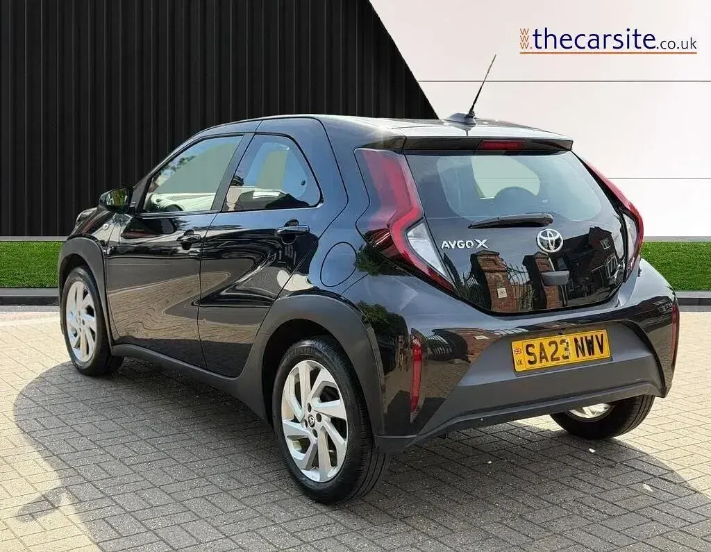 Used Toyota Aygo X PURE 72 HP (52 kW) 2023 Black SUV