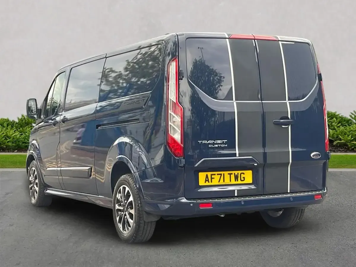 Używany Ford Transit Custom Sport 185 KM (136 kW) 2021 Niebieski Van