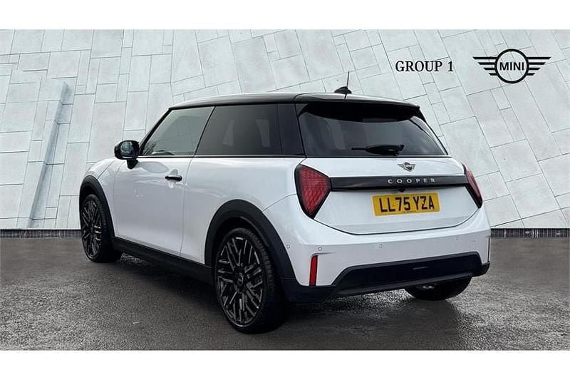 Used Mini Cooper Exclusive 114 kW (156 HP) 2026 Nanuq white Hatchback