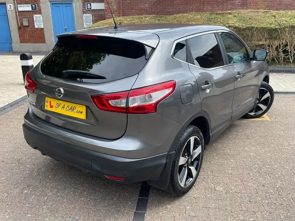 Used Nissan Qashqai N-TEC 115 HP (84 kW) 2015 Grey SUV