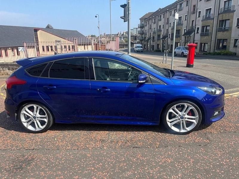 Used Ford Focus ST 185 HP (136 kW) 2018 Blue Hatchback
