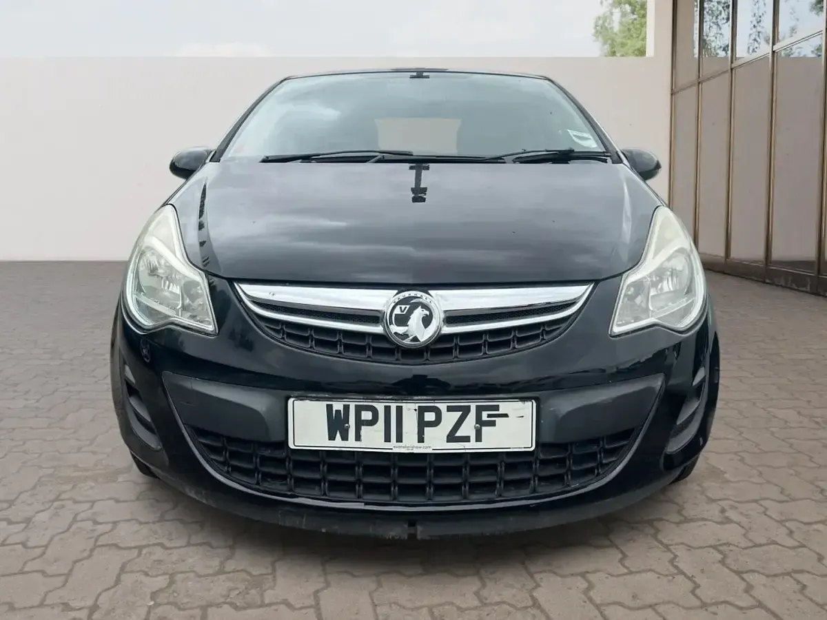 Begagnad Vauxhall Corsa S 85 HK (62 kW) 2011 Svart Halvkombi