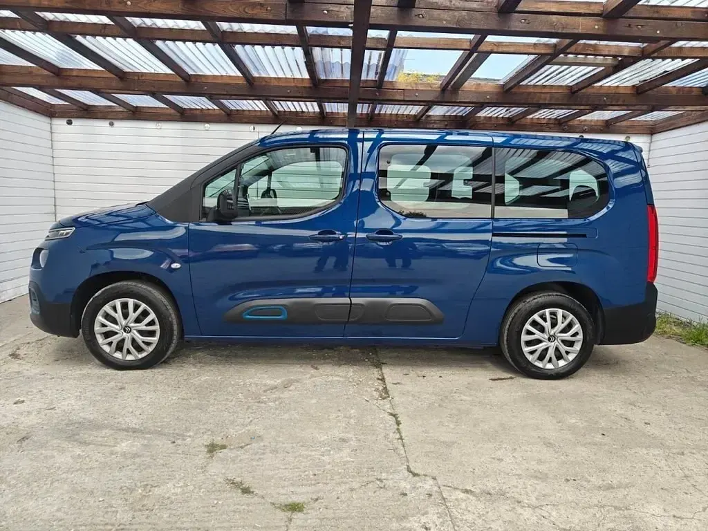 Usado Citroën e-Berlingo Feel 100 kW (136 CV) 2023 Azul Monovolumen