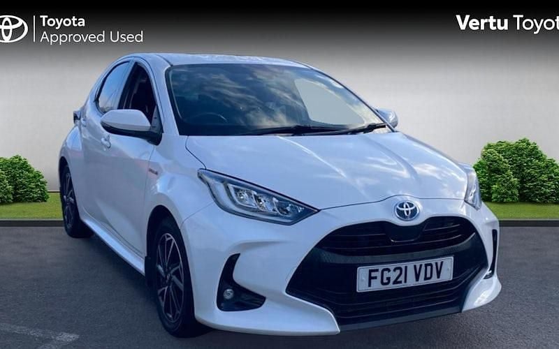 Used 2025 Toyota Yaris Hybrid Design Hatchback | £15,084 (Super price) - Image 1/4