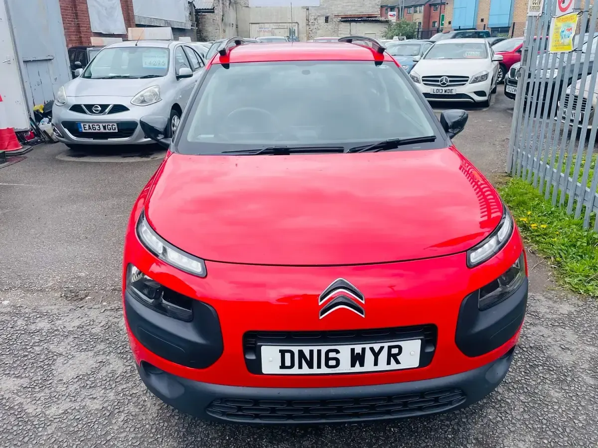 Used Citroën C4 Cactus Feel 110 HP (80 kW) 2016 Red Hatchback