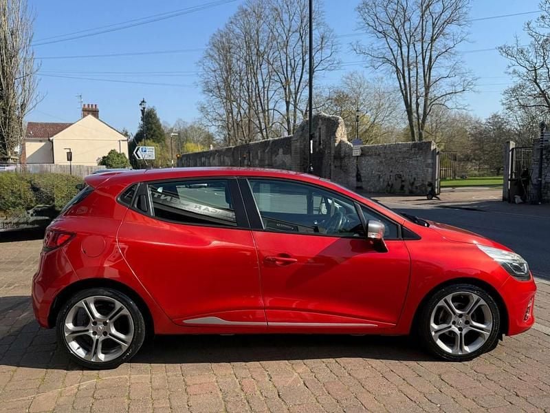 Used Renault Clio IV Dynamique 90 HP (66 kW) 2015 Red Hatchback
