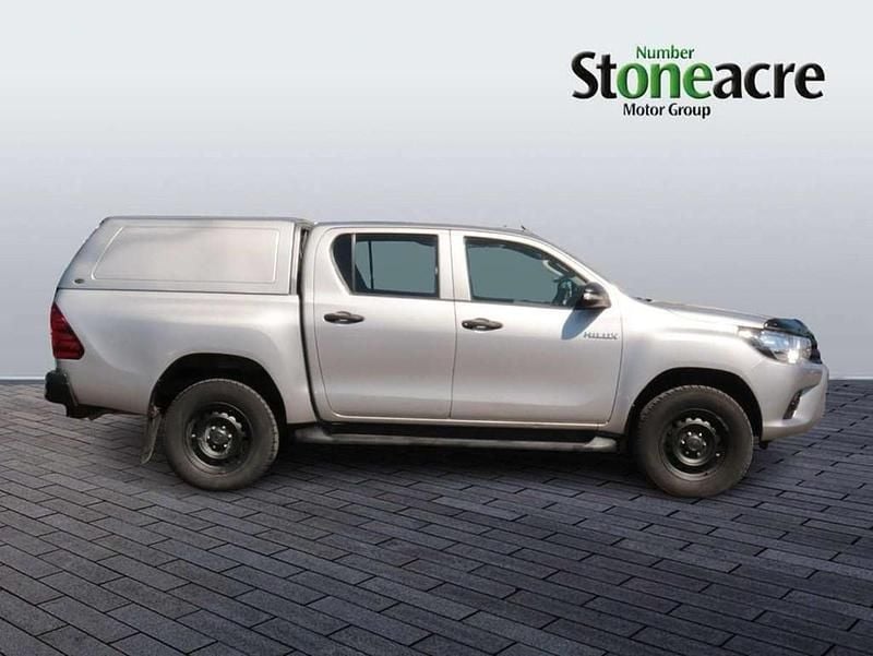 Usado Toyota HiLux Active 150 HP (110 kW) 2017 Prateado Pickup