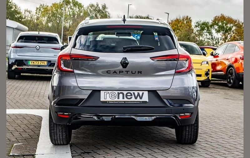 Used Renault Captur Rive Gauche 91 HP (66 kW) 2023 Oyster grey with black roof  SUV