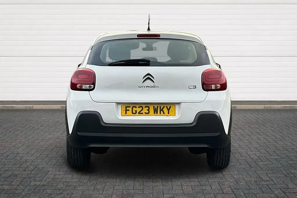 Used Citroën C3 PureTech 83 HP (61 kW) 2023 White Hatchback