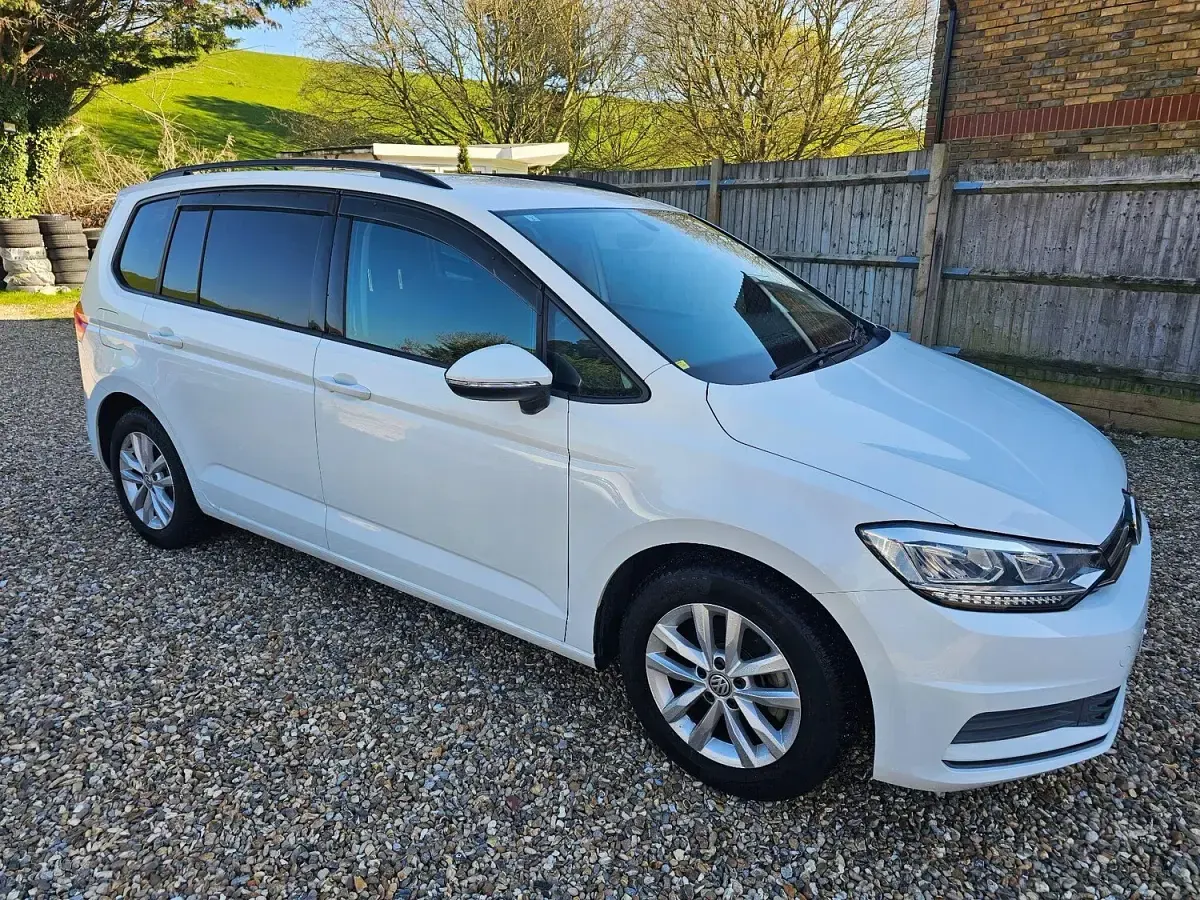 Used VW Touran SEL 150 HP (110 kW) 2017 White MPV