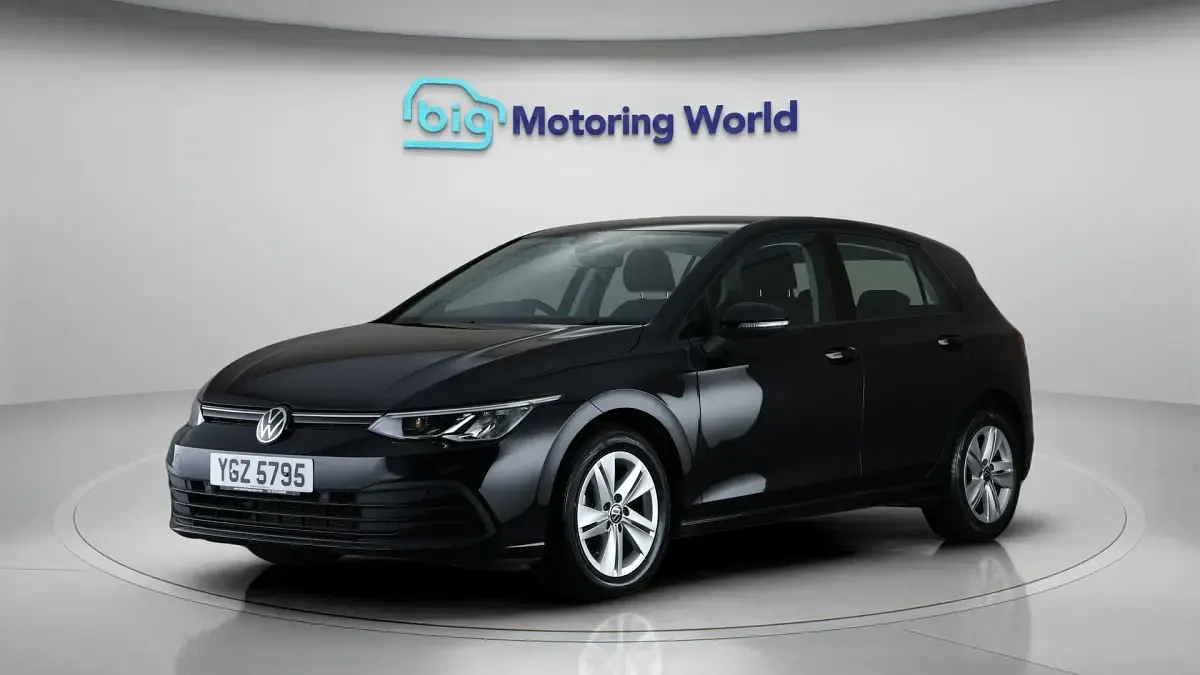 Second-hand VW Golf VIII S 108 CP (79 kW) 2022 Negru Hatchback