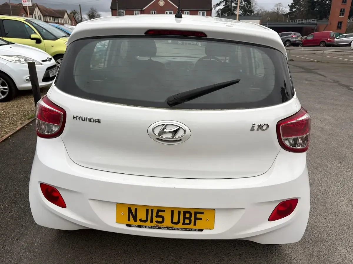 Käytetty Hyundai i10 Premium 66 HP (48 kW) 2015 Valkoinen Viistoperä