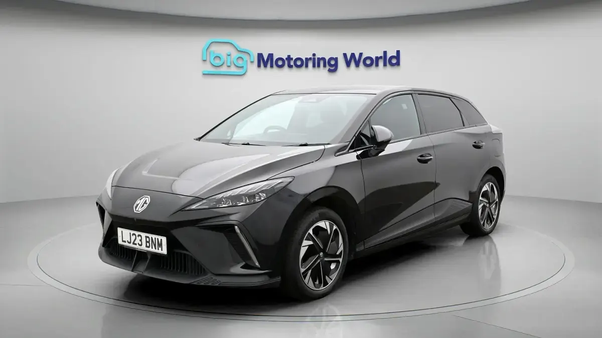 Begagnad MG MG4 EV Trophy 319 kW (435 HK) 2023 Svart Halvkombi
