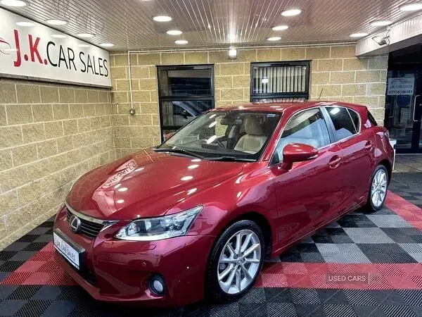Used Lexus CT200h 134 HP (98 kW) 2012 Red Hatchback